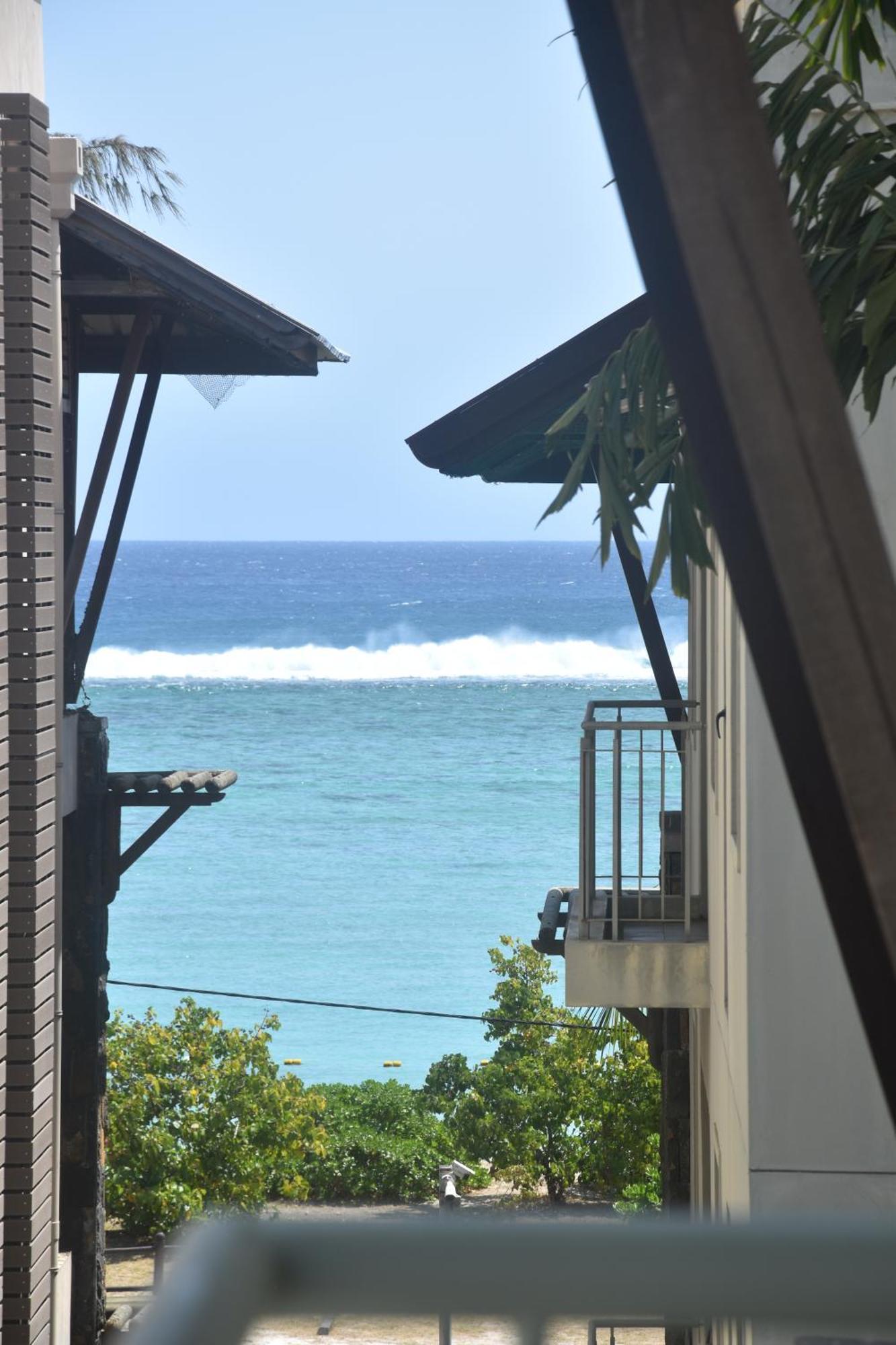 Blue Waves Beachfront Penthouse Flic-en-Flacq エクステリア 写真